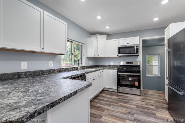 18335 E 11 Mile Road, Roseville, MI 48066