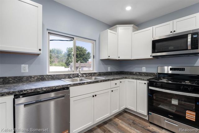 18335 E 11 Mile Road, Roseville, MI 48066