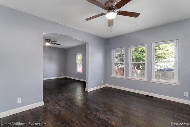 18335 E 11 Mile Road, Roseville, MI 48066