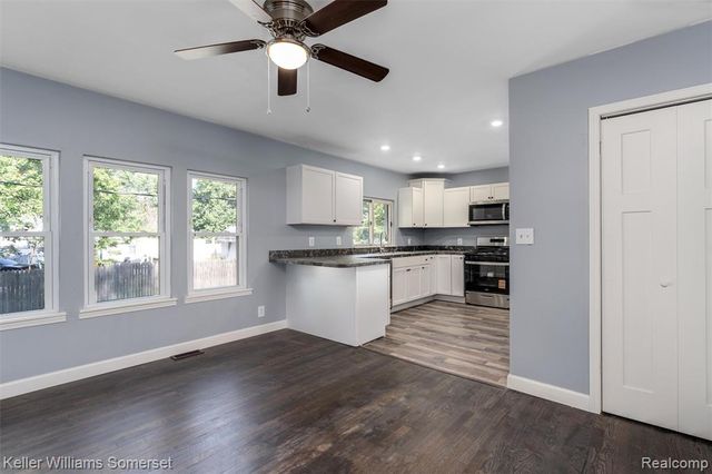 18335 E 11 Mile Road, Roseville, MI 48066
