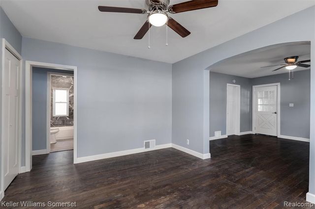 18335 E 11 Mile Road, Roseville, MI 48066