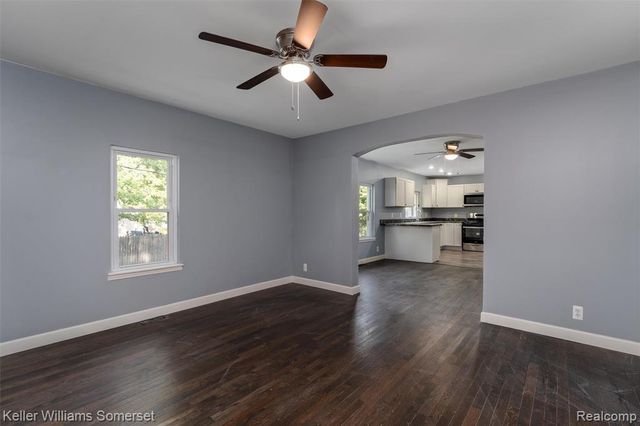 18335 E 11 Mile Road, Roseville, MI 48066