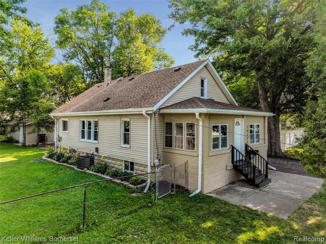 18335 E 11 Mile Road, Roseville, MI 48066