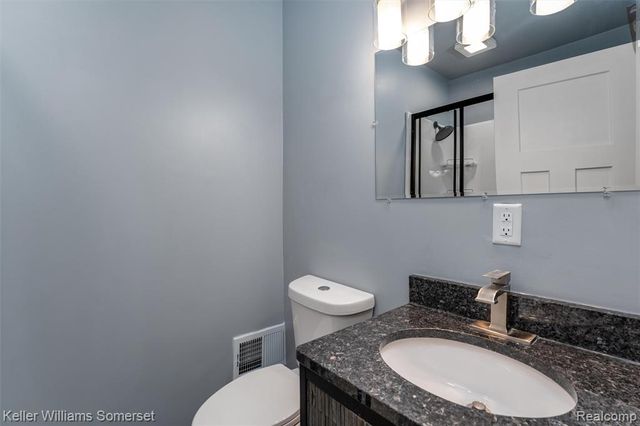 18335 E 11 Mile Road, Roseville, MI 48066