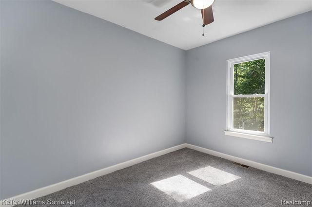 18335 E 11 Mile Road, Roseville, MI 48066