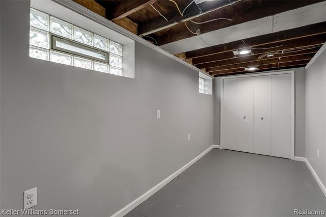 18335 E 11 Mile Road, Roseville, MI 48066