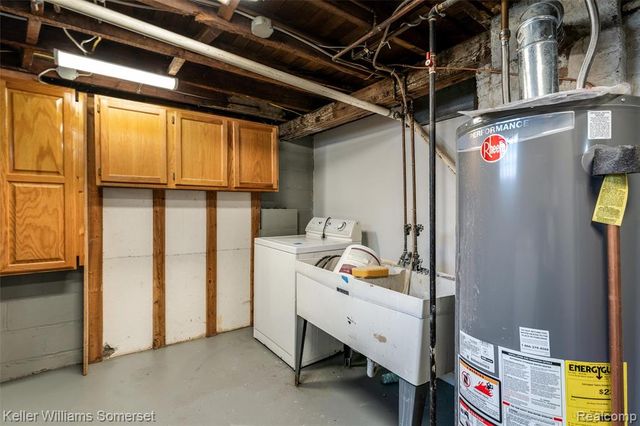 18335 E 11 Mile Road, Roseville, MI 48066