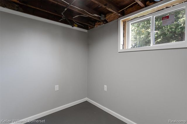 18335 E 11 Mile Road, Roseville, MI 48066
