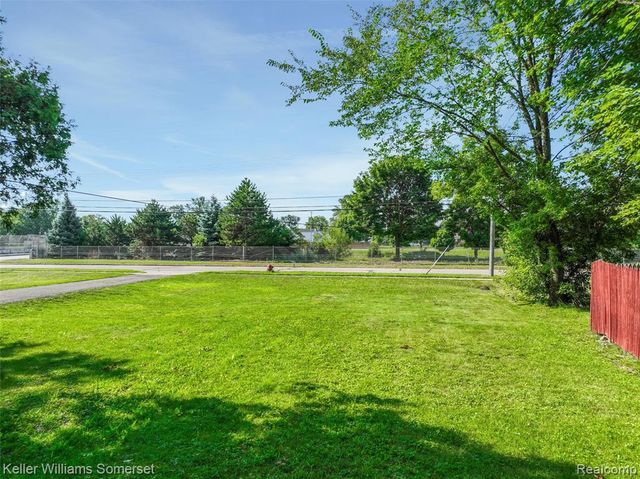 18335 E 11 Mile Road, Roseville, MI 48066