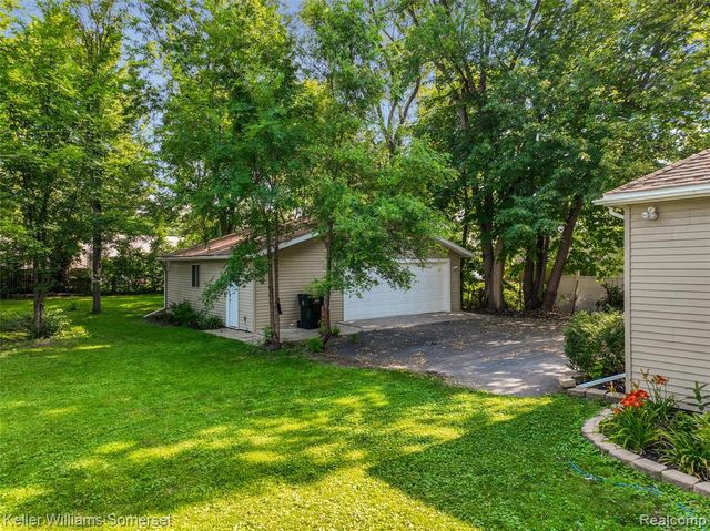 18335 E 11 Mile Road, Roseville, MI 48066