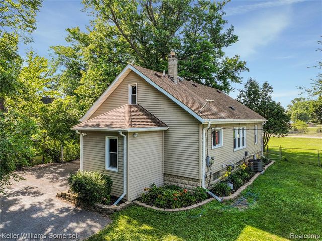 18335 E 11 Mile Road, Roseville, MI 48066