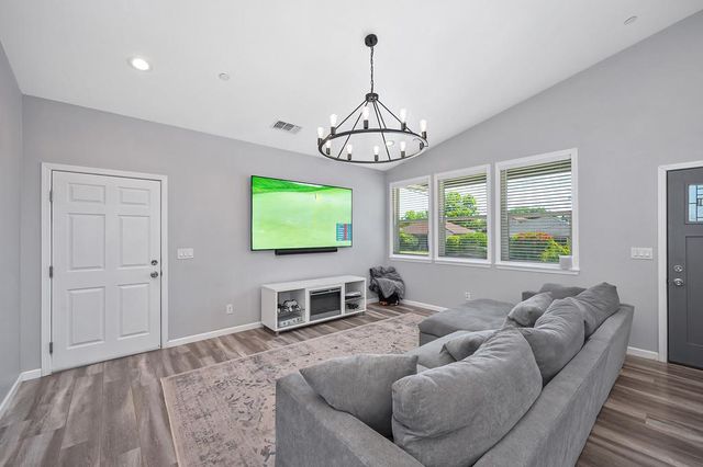 403 Niles Ave, Roseville, CA 95678