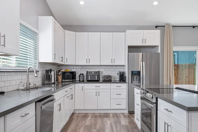 403 Niles Ave, Roseville, CA 95678