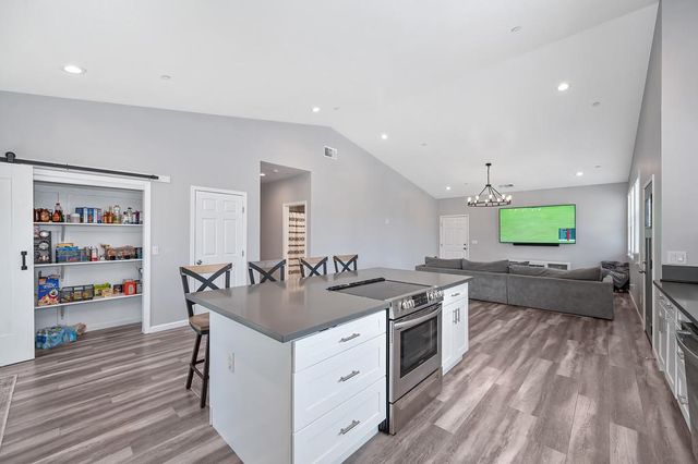 403 Niles Ave, Roseville, CA 95678
