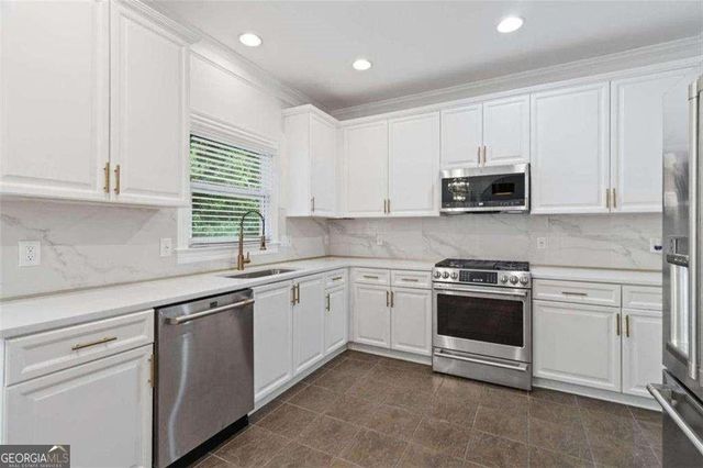 1711 Summit Glen Lane, Atlanta, GA 30329