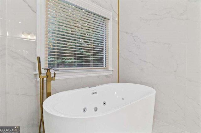 1711 Summit Glen Lane, Atlanta, GA 30329