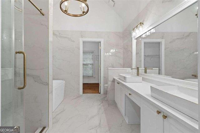 1711 Summit Glen Lane, Atlanta, GA 30329