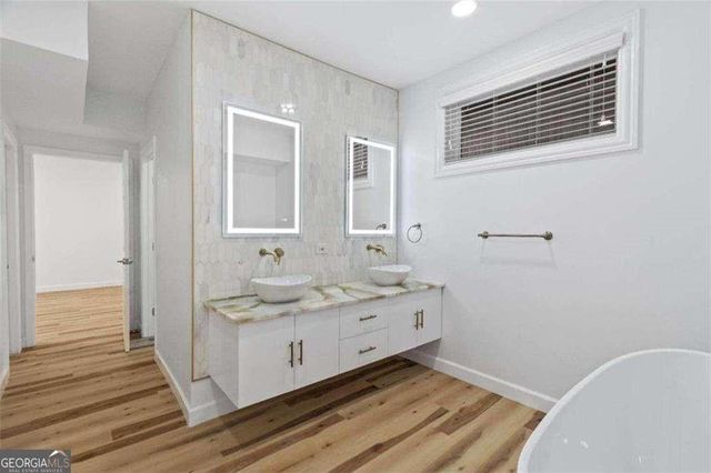 1711 Summit Glen Lane, Atlanta, GA 30329