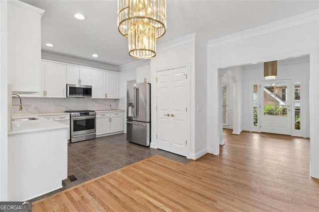 1711 Summit Glen Lane, Atlanta, GA 30329