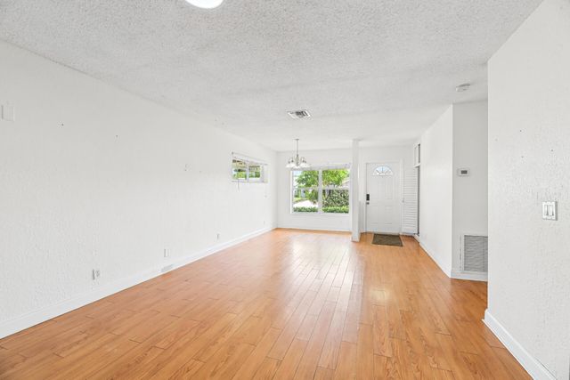522 HERON Drive, Delray Beach, FL 33444