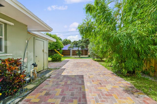 522 HERON Drive, Delray Beach, FL 33444