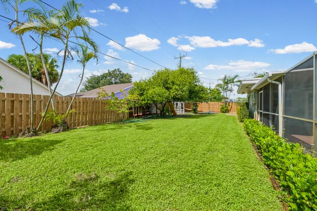 522 HERON Drive, Delray Beach, FL 33444