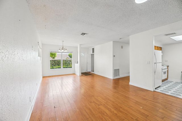 522 HERON Drive, Delray Beach, FL 33444
