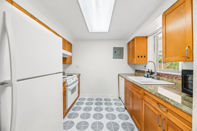 522 HERON Drive, Delray Beach, FL 33444