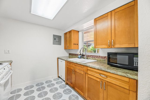 522 HERON Drive, Delray Beach, FL 33444
