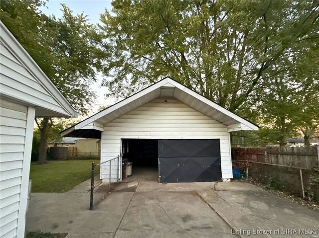 1716 Marlowe Drive, Clarksville, IN 47129