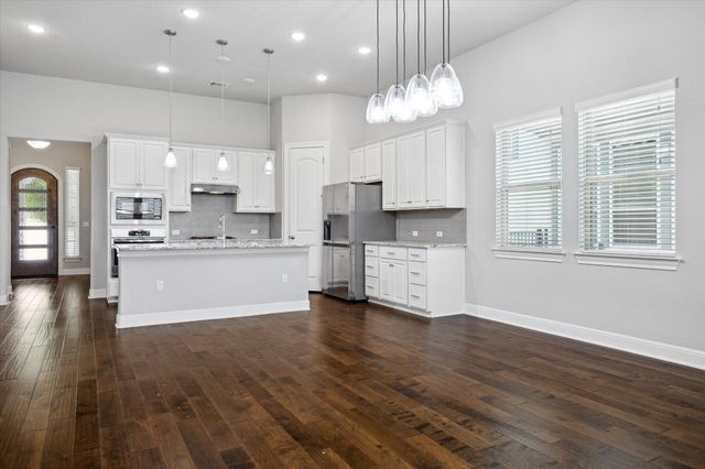 9400 Bayshore BND, Austin, TX 78726