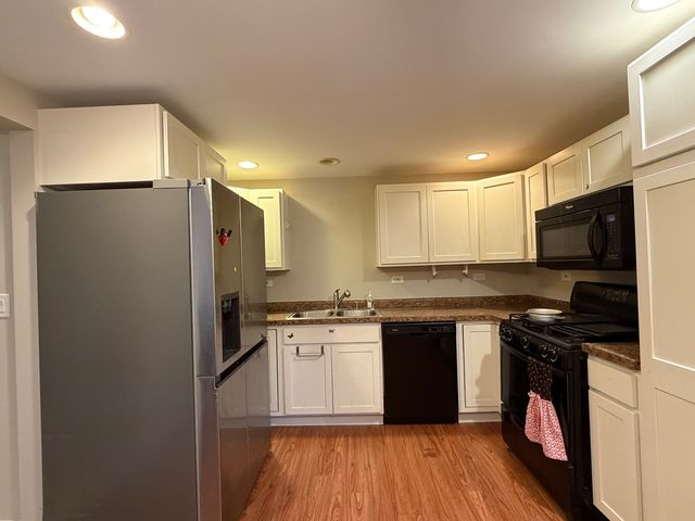 4049 W 89th Place 4049, Hometown, IL 60456