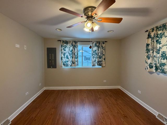 4049 W 89th Place 4049, Hometown, IL 60456