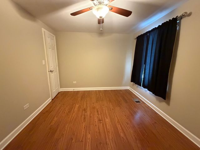 4049 W 89th Place 4049, Hometown, IL 60456