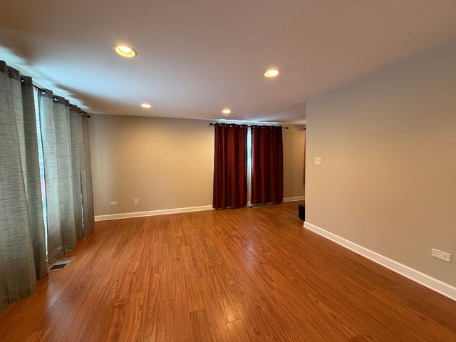 4049 W 89th Place 4049, Hometown, IL 60456