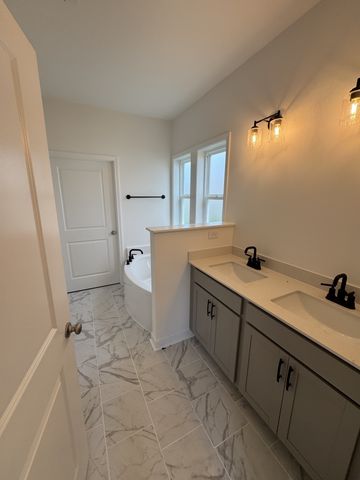 1924 Hildebrand Lane, Columbia, TN 38401