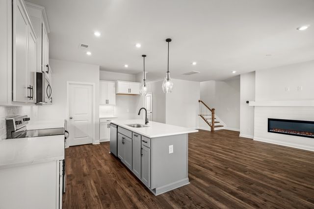 1924 Hildebrand Lane, Columbia, TN 38401