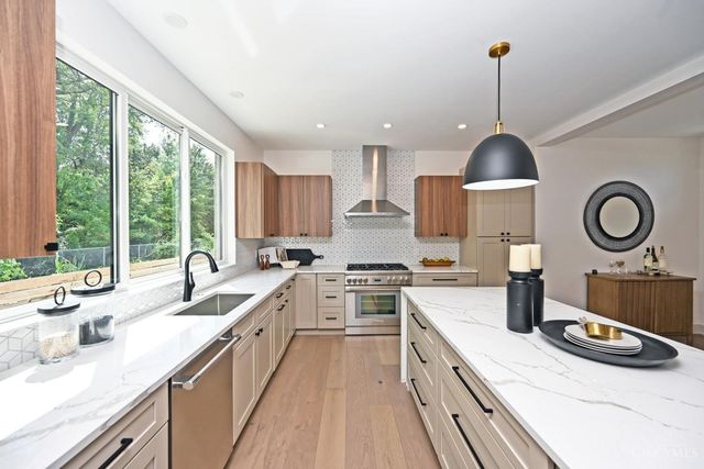 3053 Wasson Road, Cincinnati, OH 45209