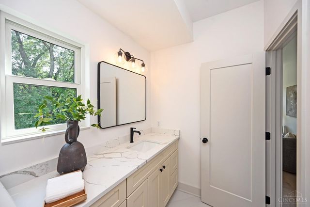 3053 Wasson Road, Cincinnati, OH 45209