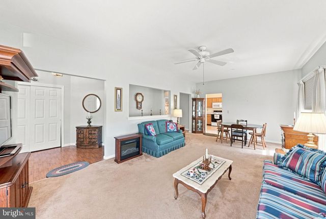 218 WAGON WHEEL LN, Columbus, NJ 08022