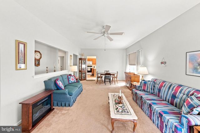 218 WAGON WHEEL LN, Columbus, NJ 08022