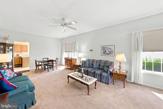 218 WAGON WHEEL LN, Columbus, NJ 08022