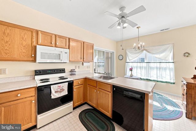 218 WAGON WHEEL LN, Columbus, NJ 08022