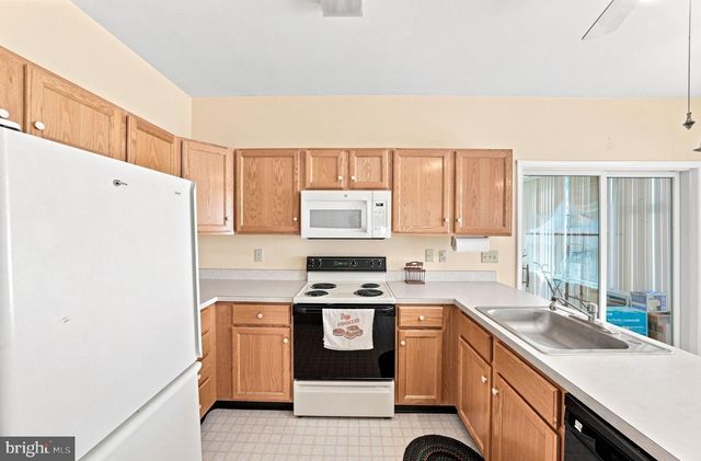 218 WAGON WHEEL LN, Columbus, NJ 08022