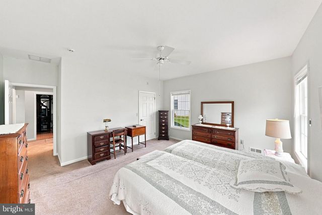 218 WAGON WHEEL LN, Columbus, NJ 08022