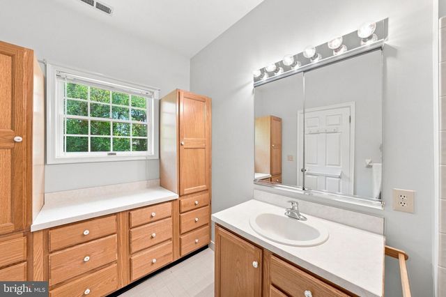 218 WAGON WHEEL LN, Columbus, NJ 08022