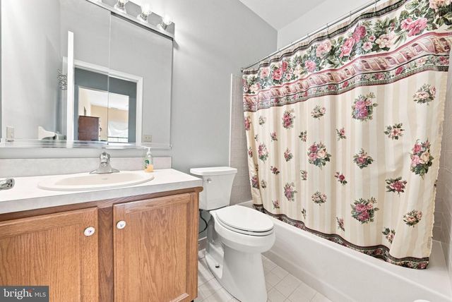 218 WAGON WHEEL LN, Columbus, NJ 08022