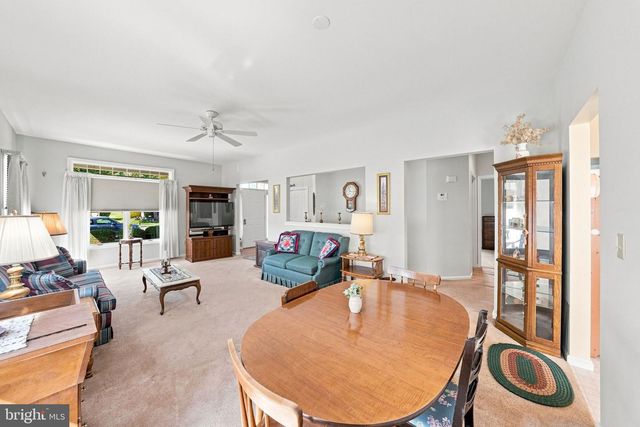 218 WAGON WHEEL LN, Columbus, NJ 08022
