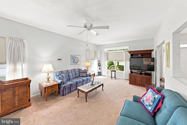 218 WAGON WHEEL LN, Columbus, NJ 08022