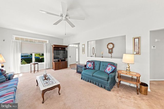 218 WAGON WHEEL LN, Columbus, NJ 08022